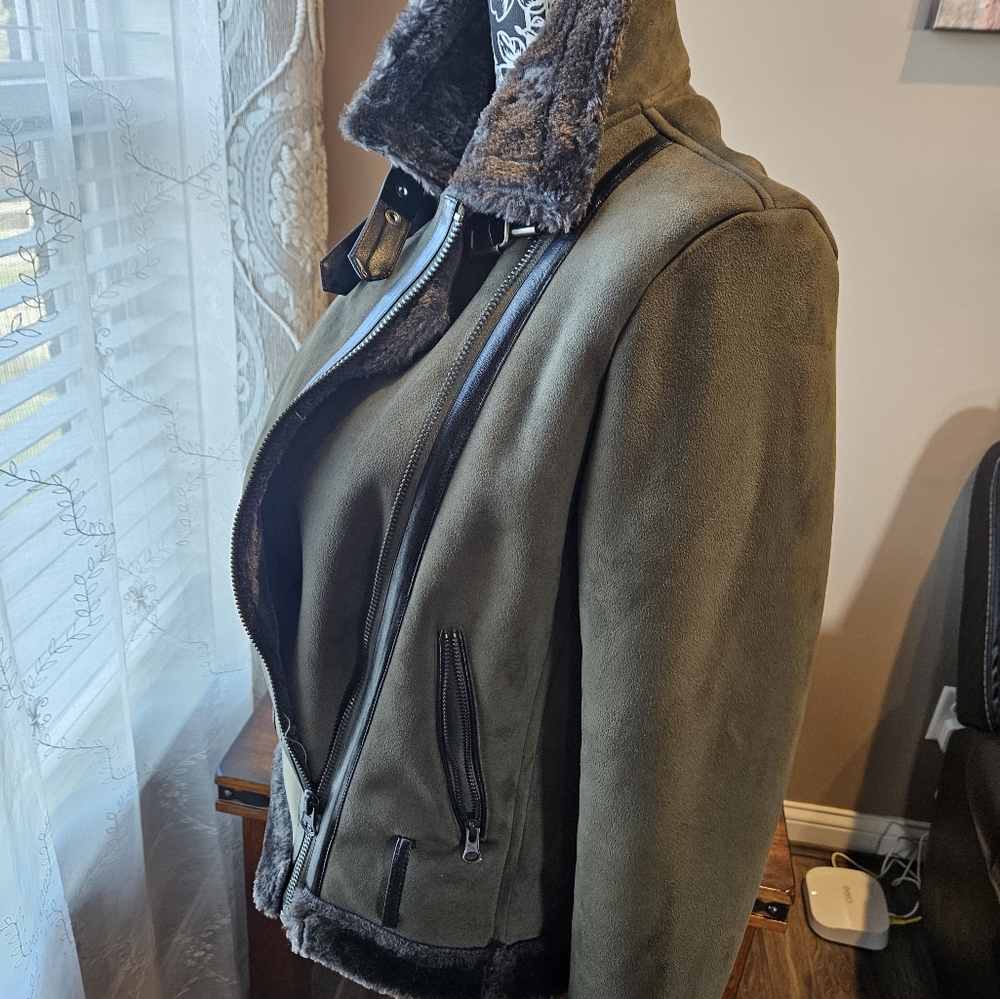 REASON Jacket - Picture 2 of 7